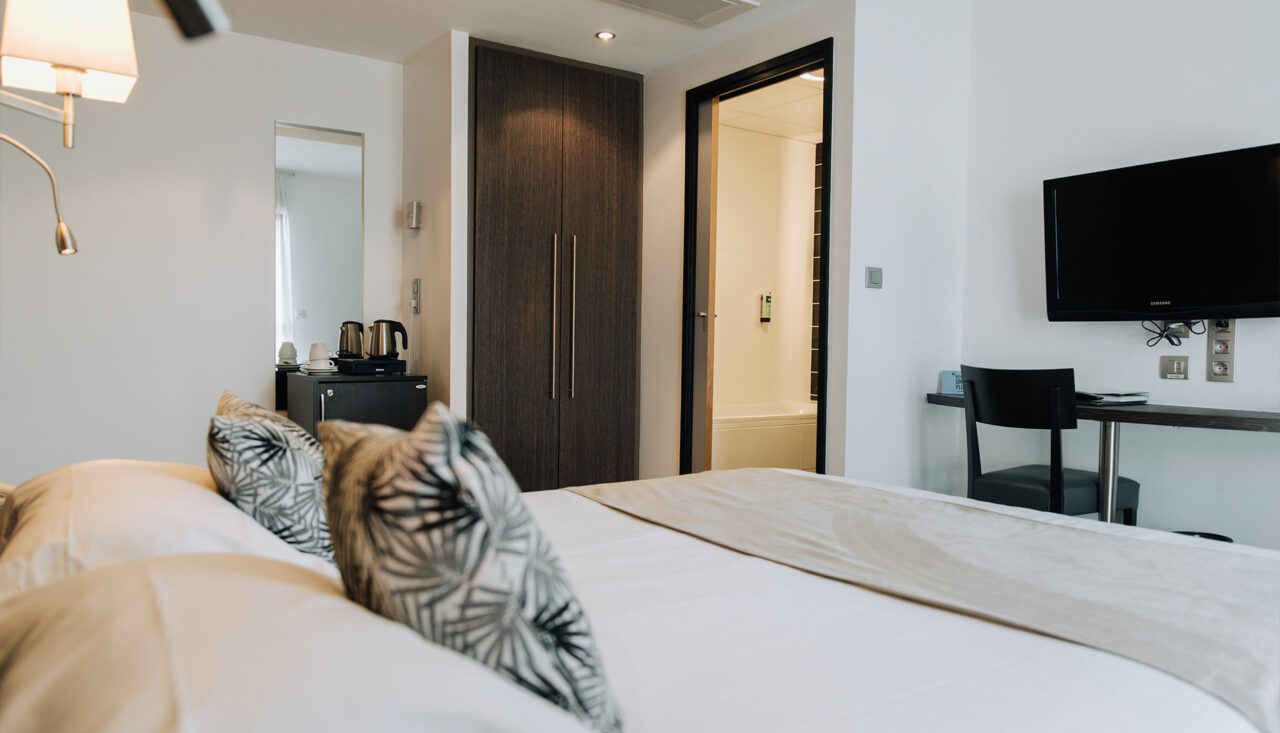 chambre--hotel-spa-victor-hugo-besancon-1920x1100-confort-1